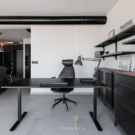 Nero Luxury Flat By Zennova * Salonic