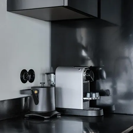 Nero Luxury Flat By Zennova *