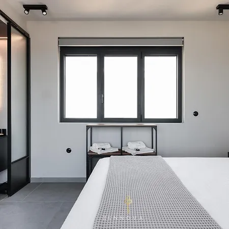 Nero Luxury Flat By Zennova * 塞萨洛尼基