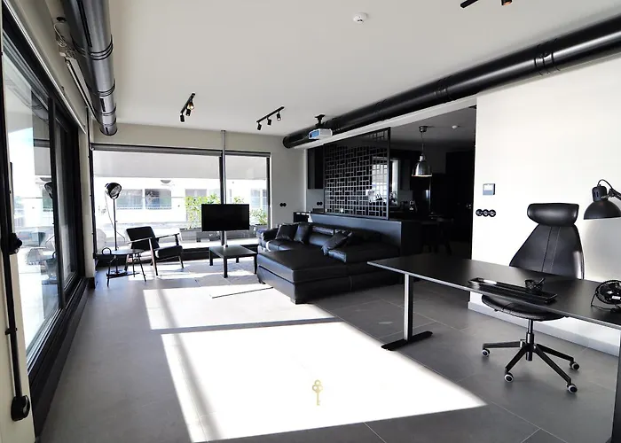 Nero Luxury Flat By Zennova Salonicco