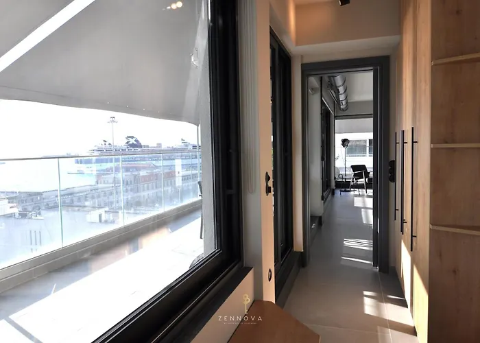 Nero Luxury Flat By Zennova Salonicco