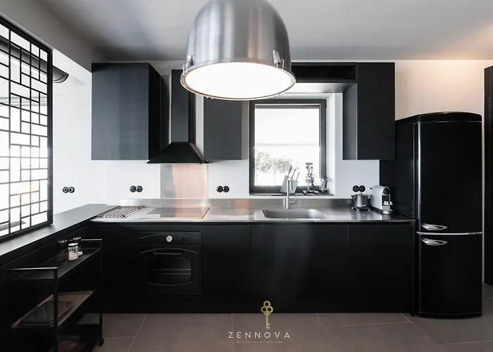 Nero Luxury Flat By Zennova Salonicco