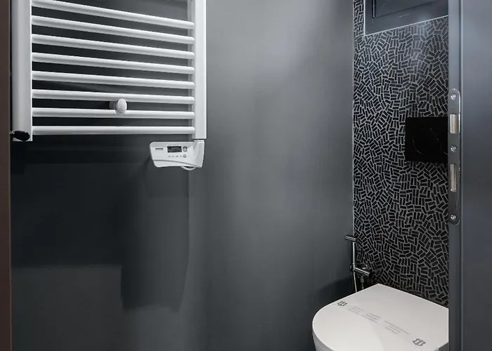 Nero Luxury Flat By Zennova Salonicco