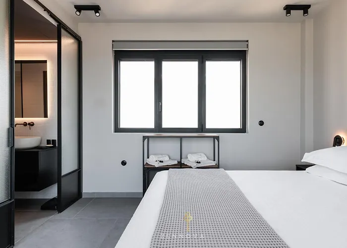 Nero Luxury Flat By Zennova * Salonicco